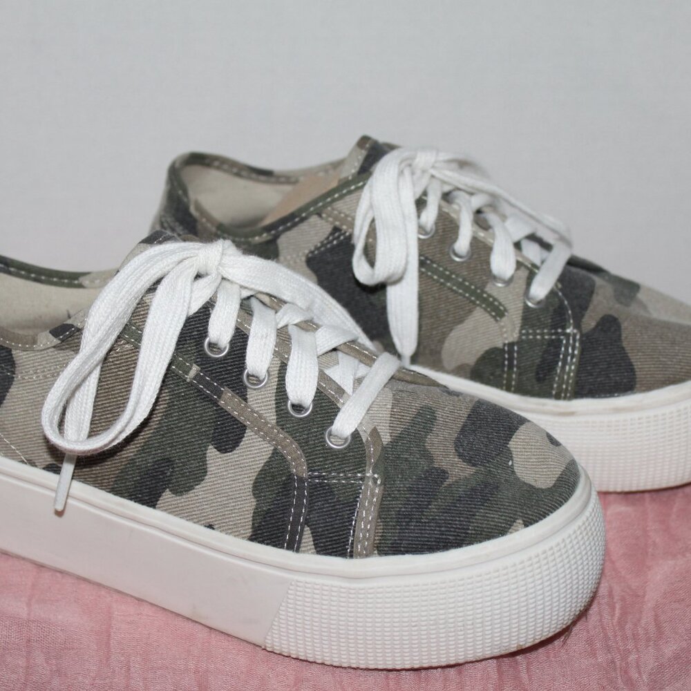 American Eagle Camouflage Sneakers - Picture 3 of 6